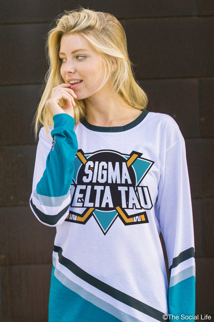 Sigma Delta Tau Mighty Hockey Long Sleeve – The Social Life | Rollkragenpullover